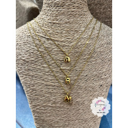 COLLAR LETRA GLOBO ORO